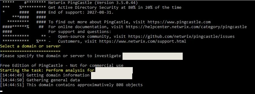 Console PingCastle : choix du domaine à analyser, démarrage de la tâche et détection d'environ 808 objets ; le nom de domaine est masqué.