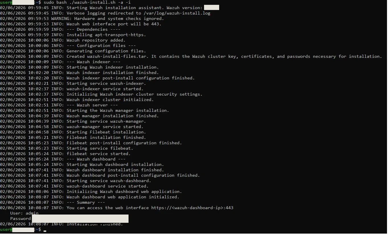 Terminal Linux : journal du script wazuh-install.sh montrant l'installation et le démarrage successifs de l'indexer, du manager, de Filebeat et du dashboard ; le mot de passe administrateur est masqué.